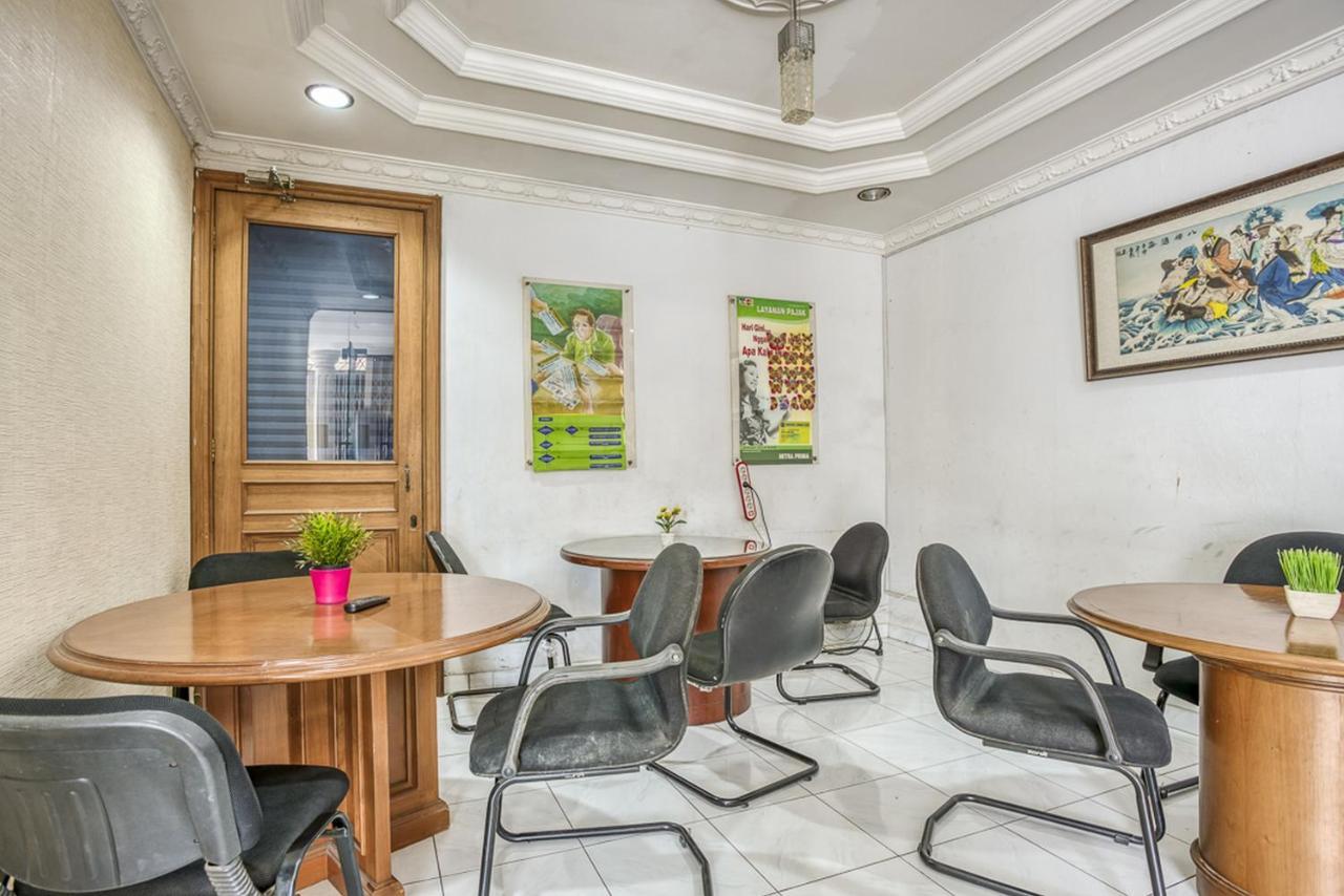 Reddoorz Hostel @ Feliz Noche Cengkareng Джакарта Экстерьер фото